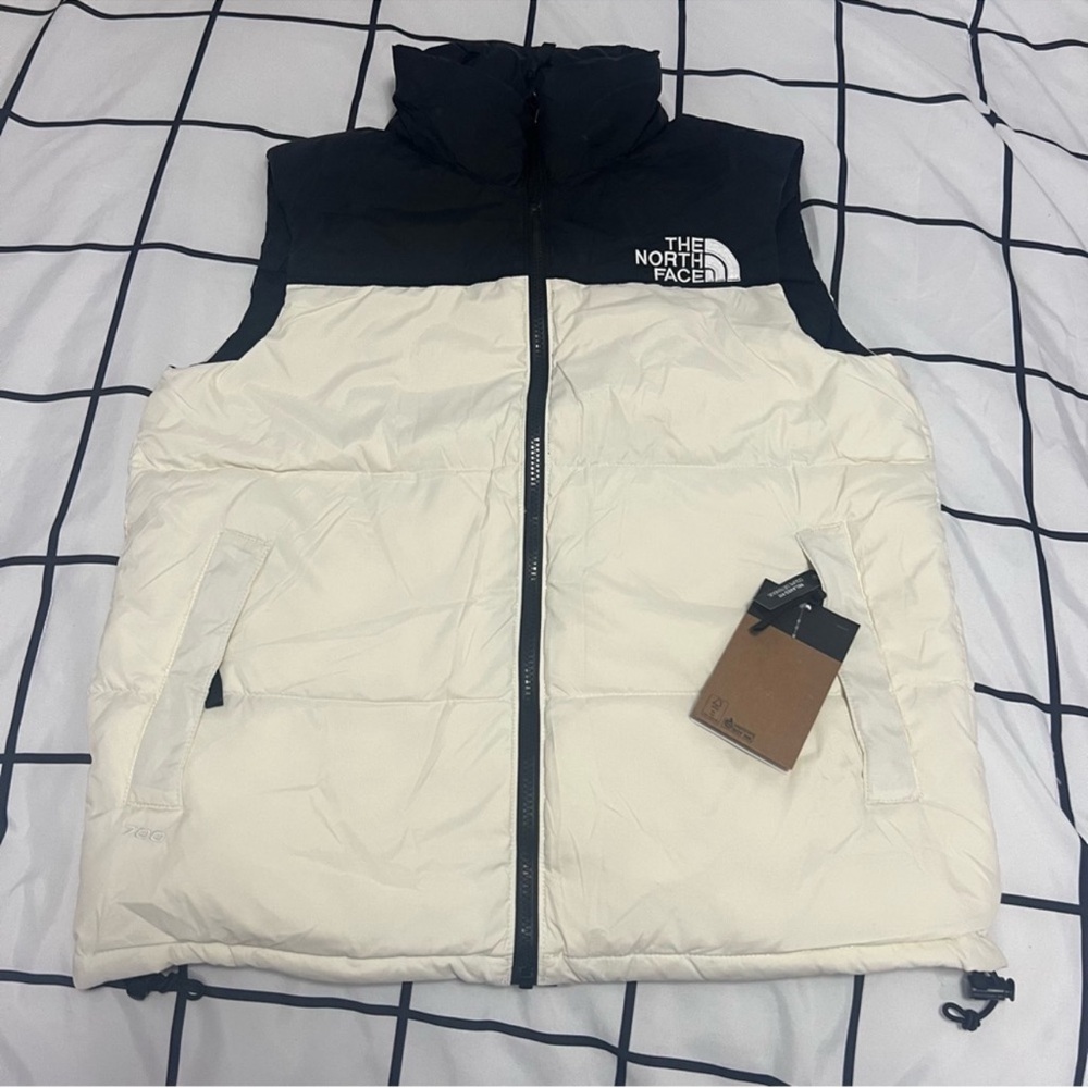 NWT MENS North Face Black and White Puffer Vest